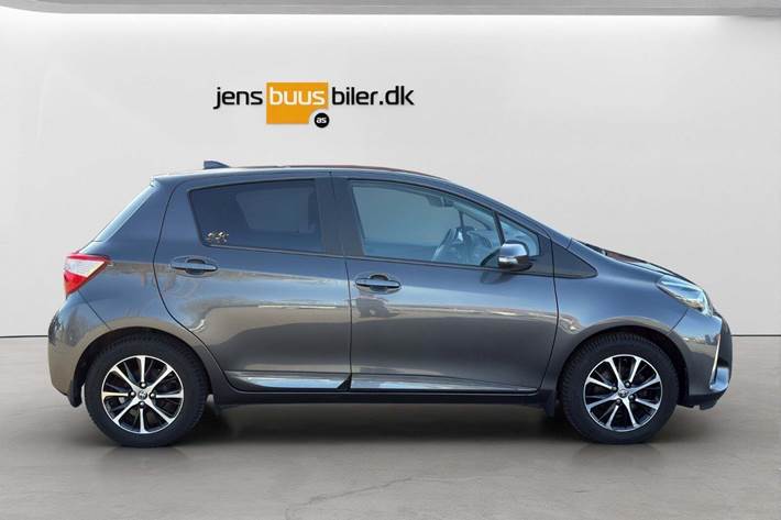 Sort Toyota Yaris fra 2019