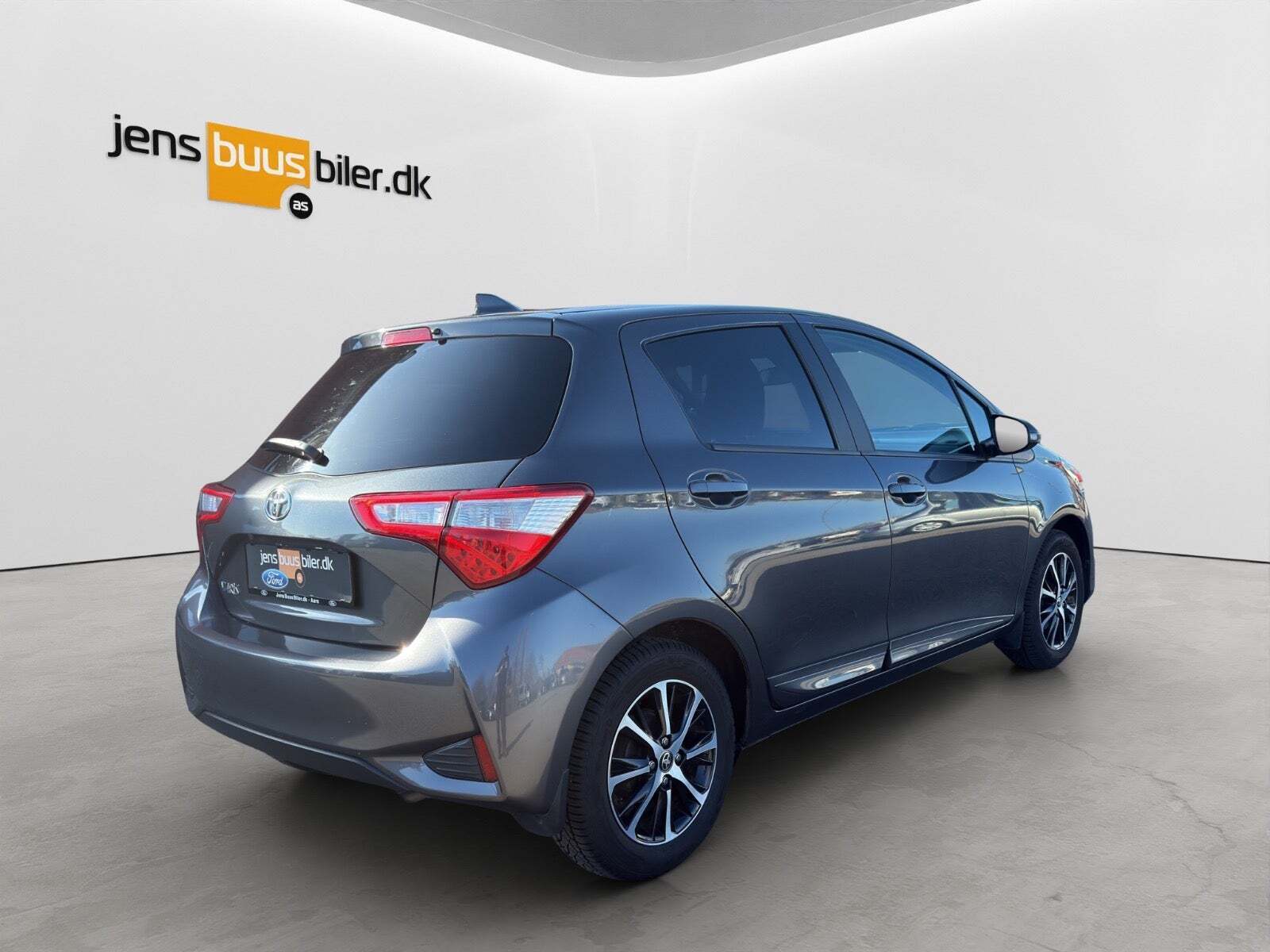 Sort Toyota Yaris fra 2019