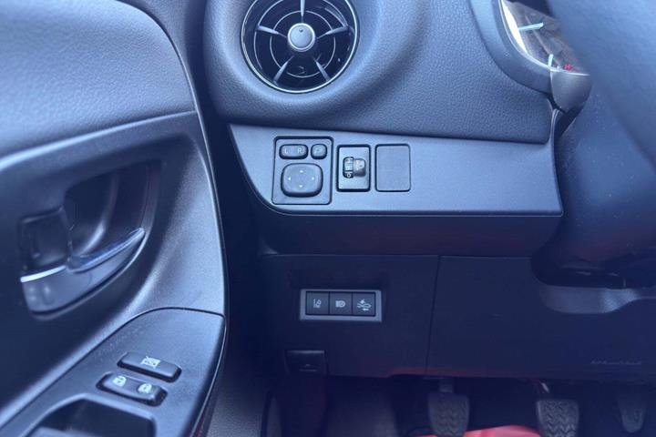 Sort Toyota Yaris fra 2019