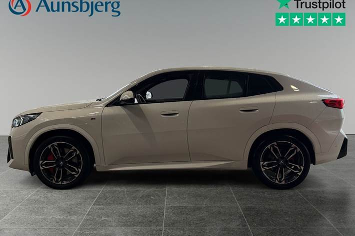 Hvid BMW iX2 fra 2025