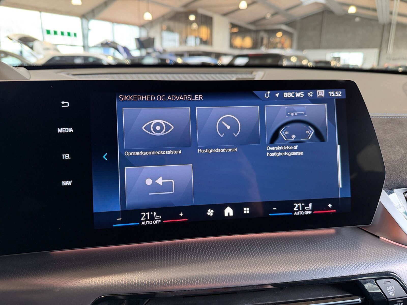 Hvid BMW iX2 fra 2025