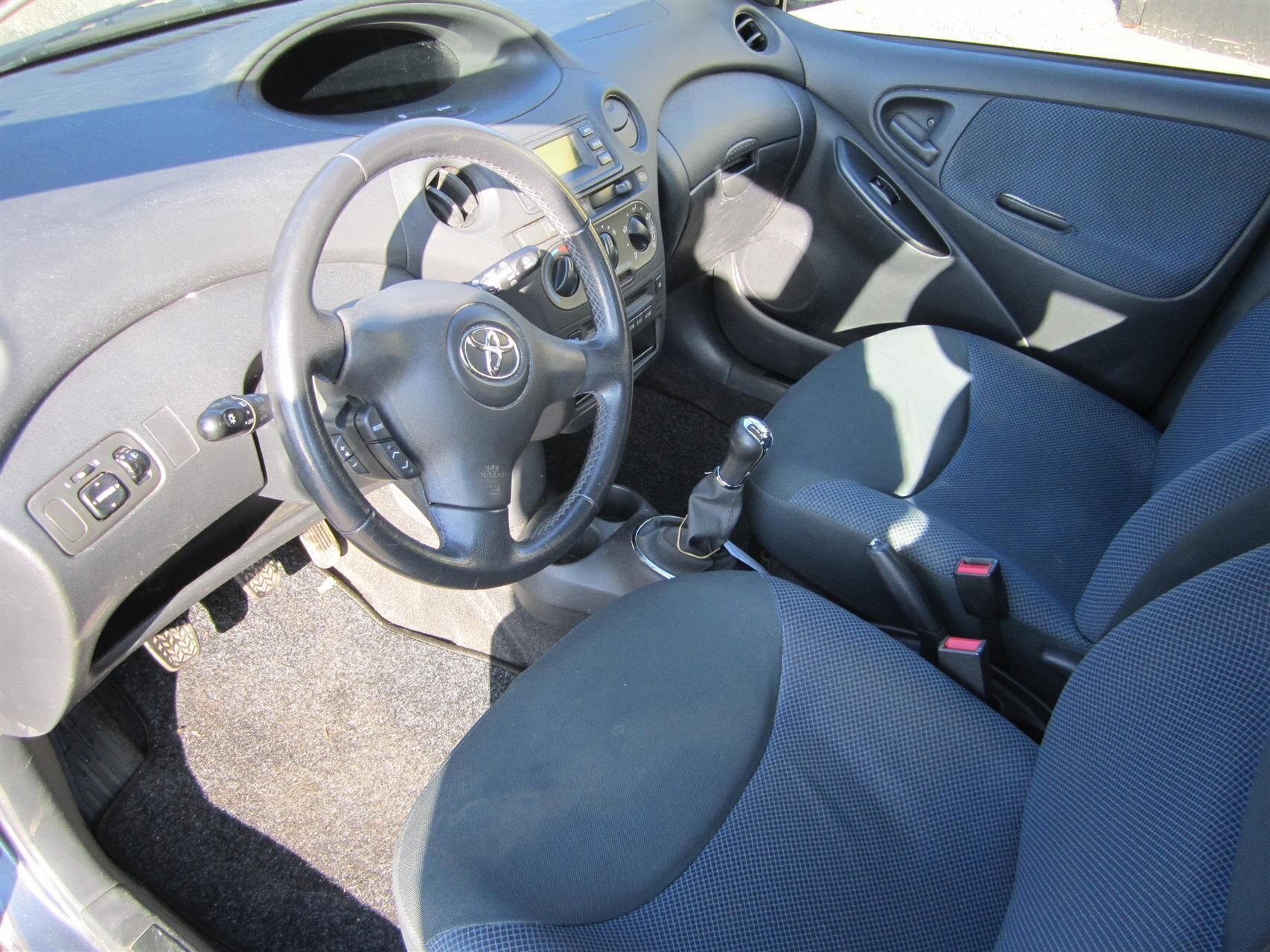 Toyota Yaris 1,0 Linea Terra MMT 68HK 3d