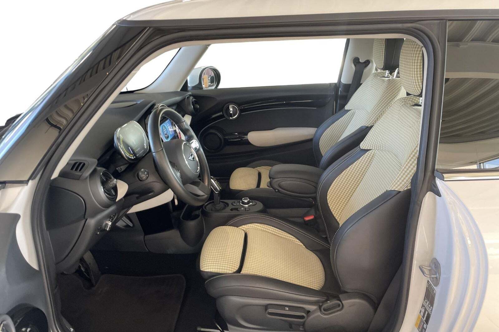 Mini Cooper SE Classic Trim