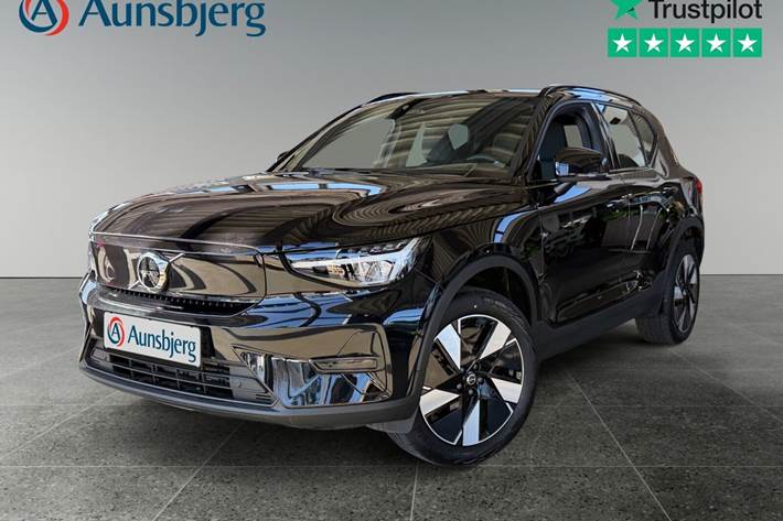 Sort Volvo XC40 fra 2024 set udefra