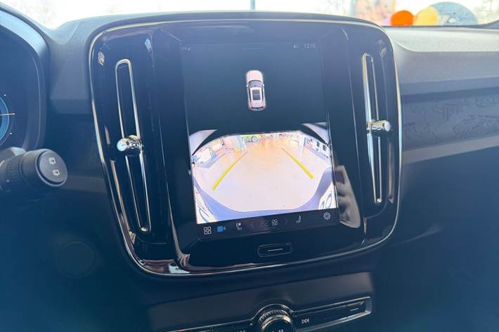 Sort Volvo XC40 fra 2024