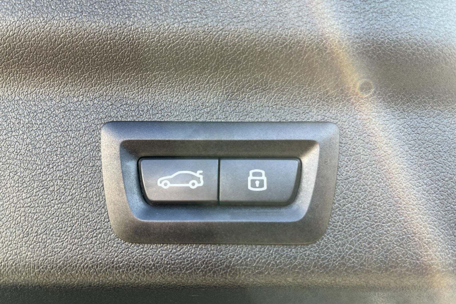 Grøn BMW iX1 fra 2025