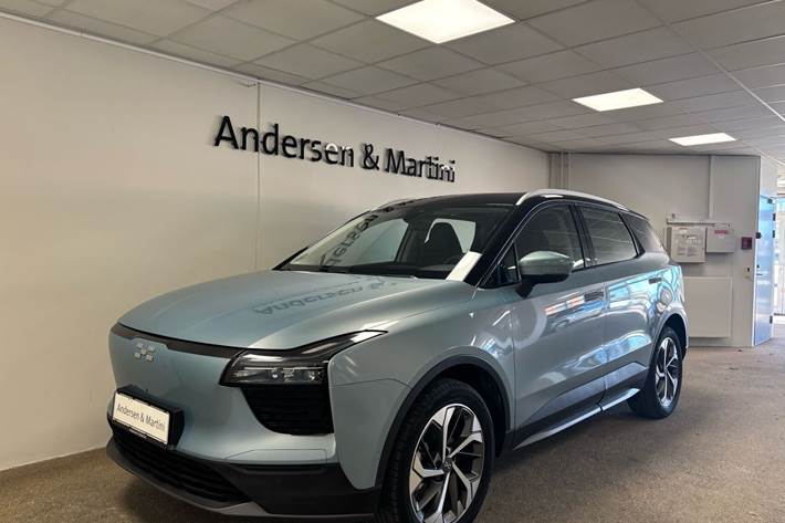 Blå Aiways U5 fra 2021 set udefra