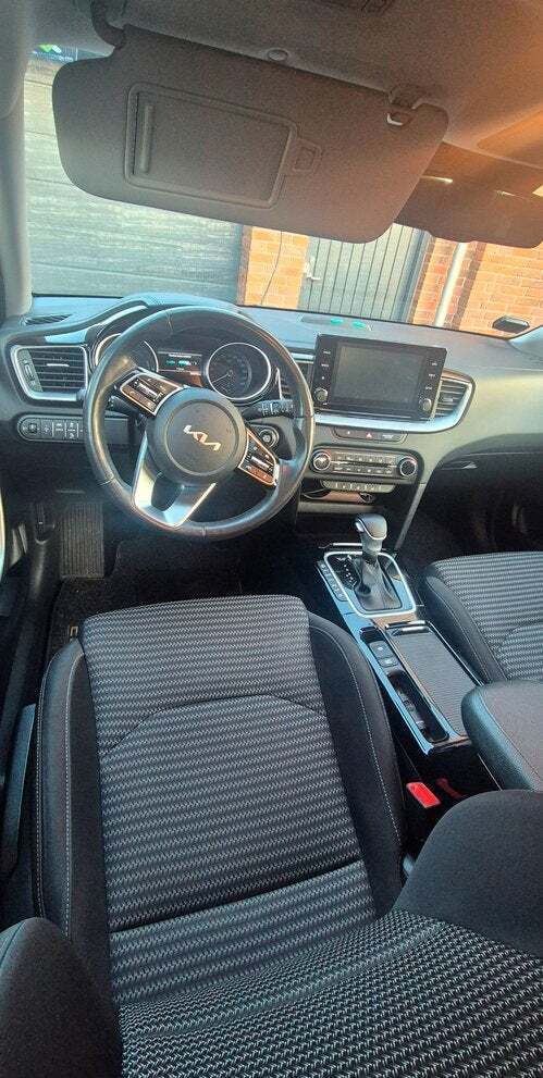 Blå Kia Ceed fra 2022