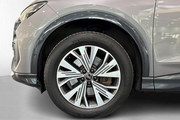 Grå Audi Q4 e-tron fra 2022