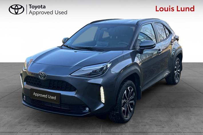 Grå Toyota Yaris Cross fra 2025 set udefra