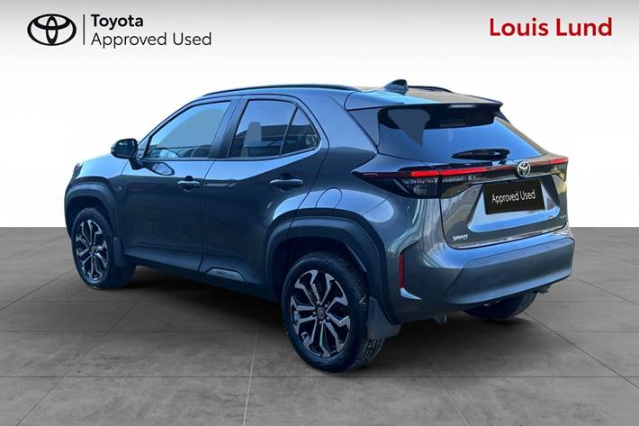Grå Toyota Yaris Cross fra 2025