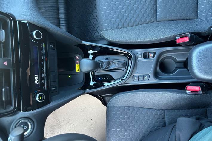 Grå Toyota Yaris Cross fra 2025