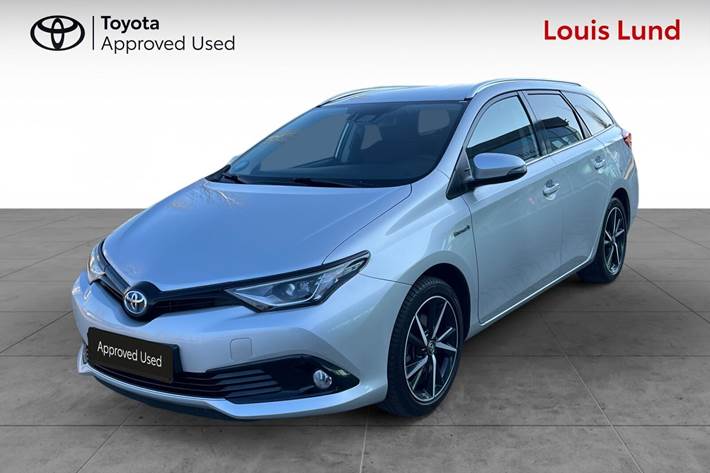 Sølv Toyota Auris fra 2019 set udefra