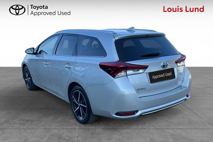 Sølv Toyota Auris fra 2019
