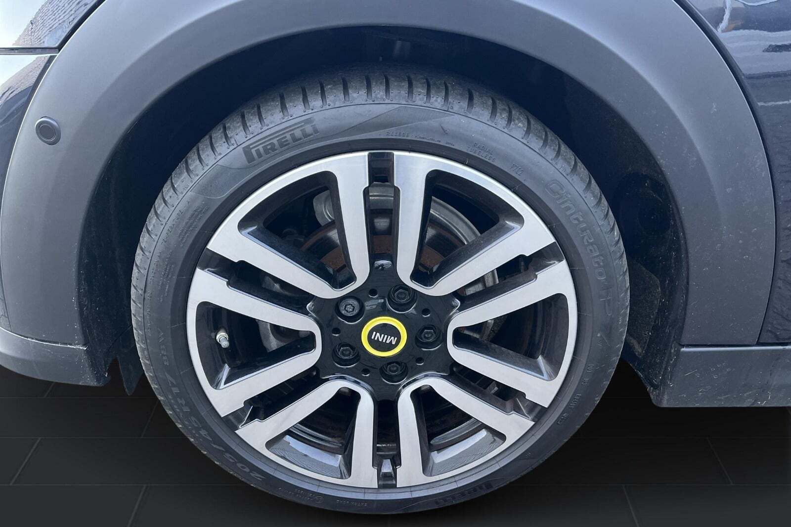 Blå Mini Cooper SE fra 2023