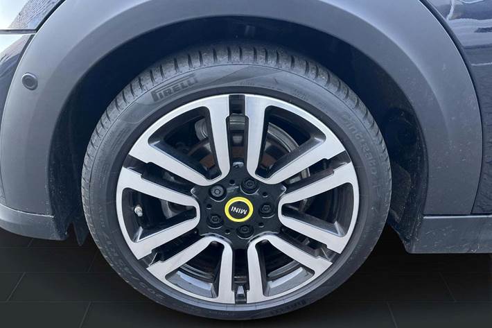 Blå Mini Cooper SE fra 2023