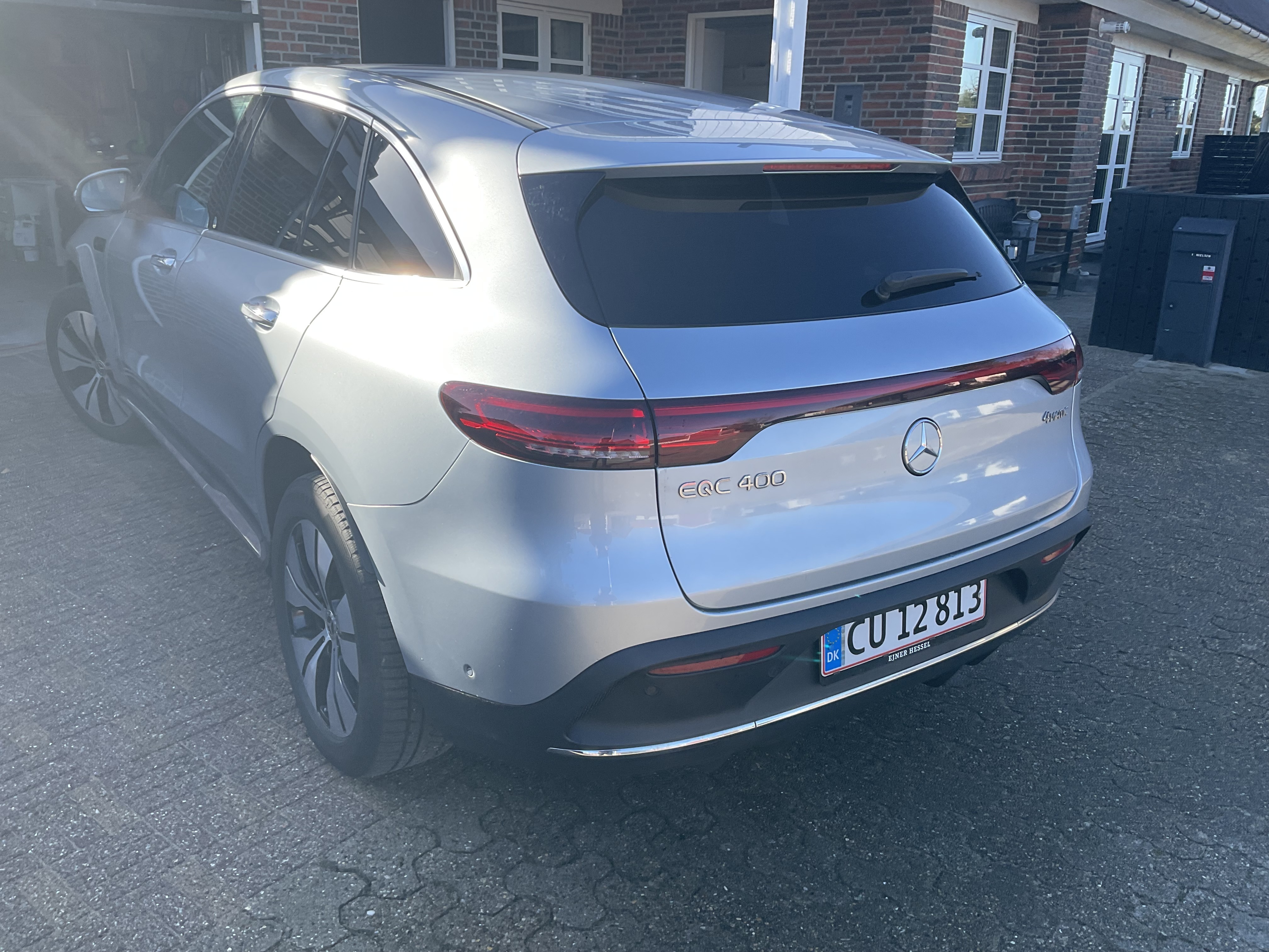 Grå Mercedes EQC fra 2020