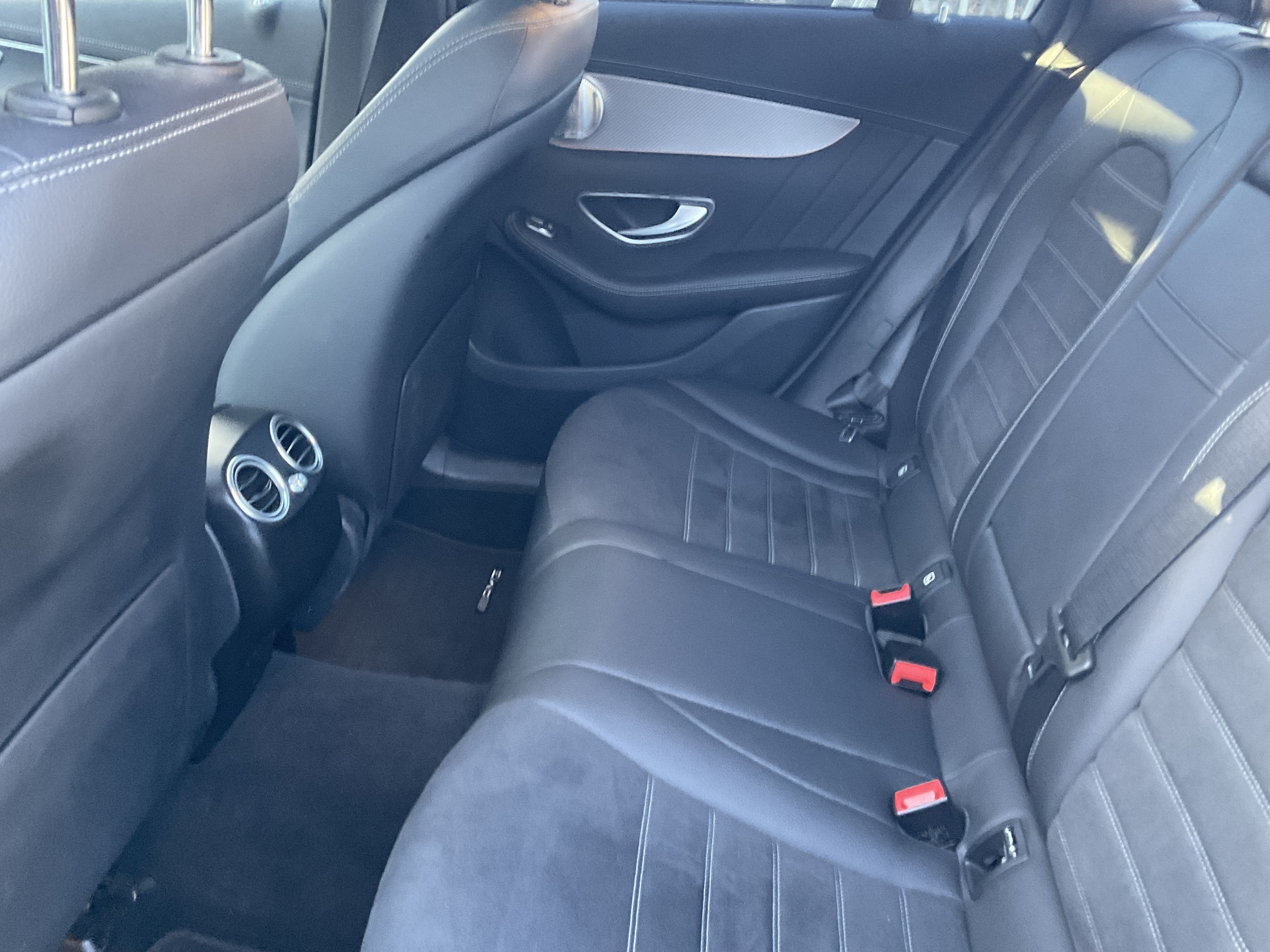 Grå Mercedes EQC fra 2020