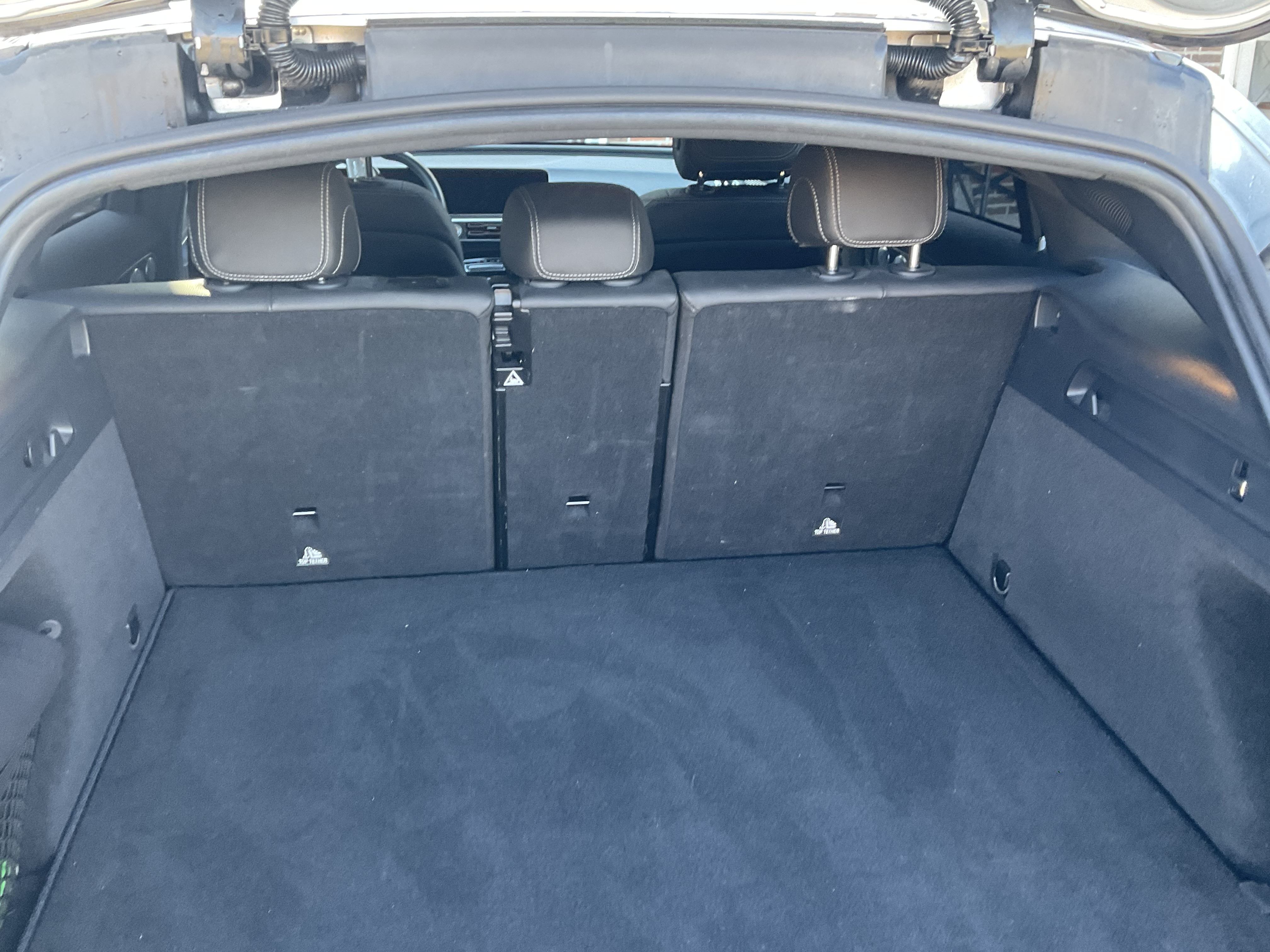 Grå Mercedes EQC fra 2020