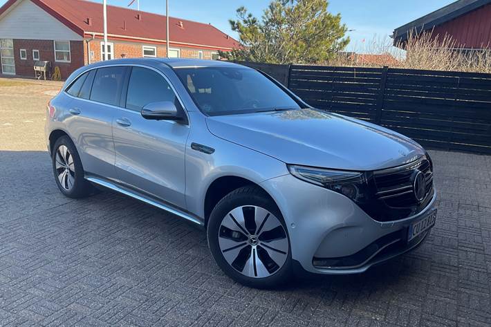 Grå Mercedes EQC fra 2020