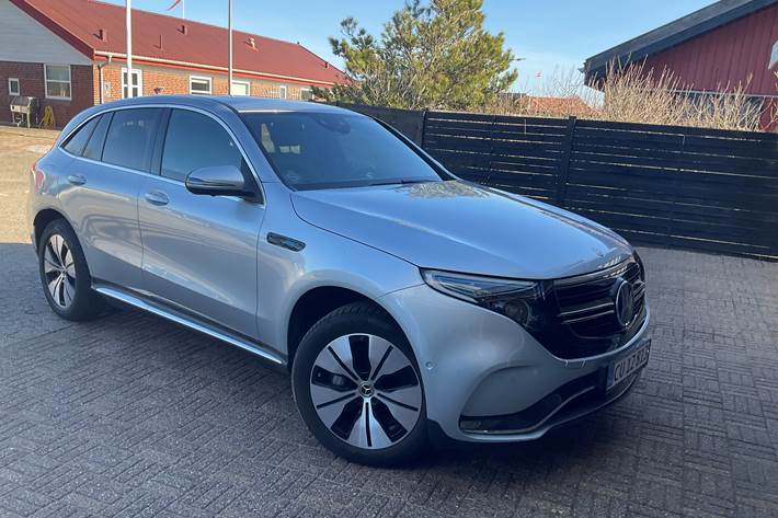 Grå Mercedes EQC fra 2020