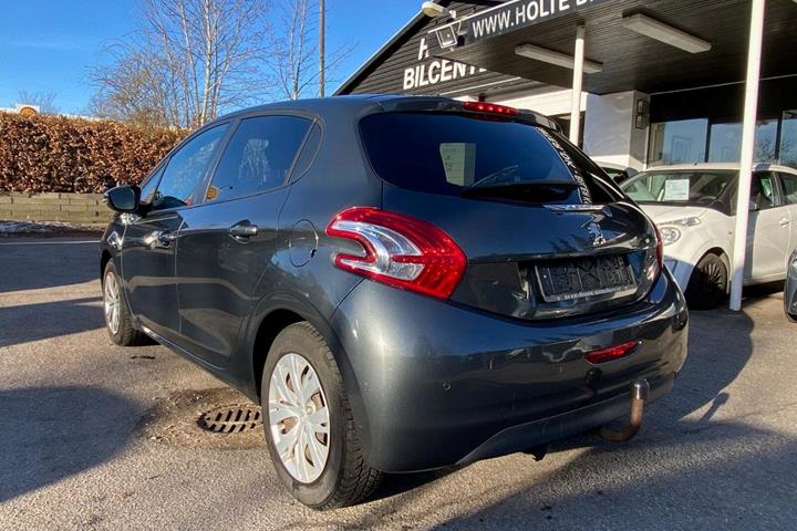 Grå Peugeot 208 fra 2012