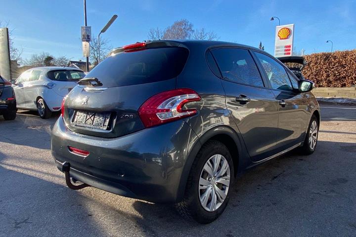 Grå Peugeot 208 fra 2012