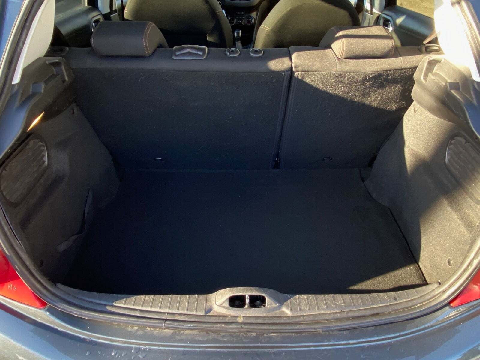 Grå Peugeot 208 fra 2012