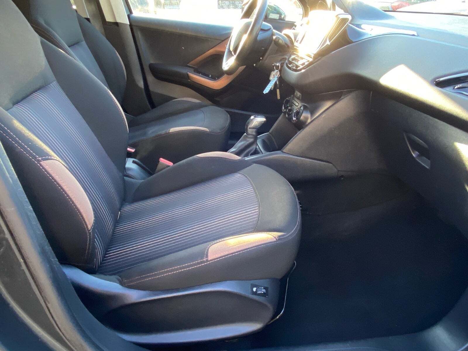 Grå Peugeot 208 fra 2012