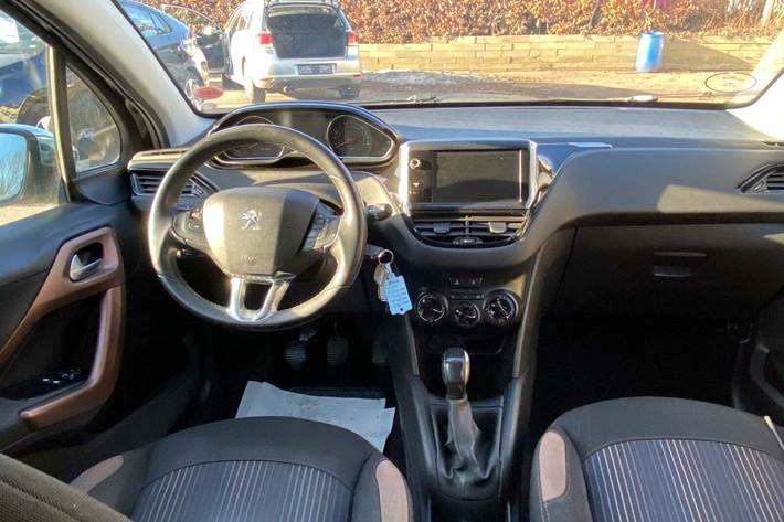 Grå Peugeot 208 fra 2012