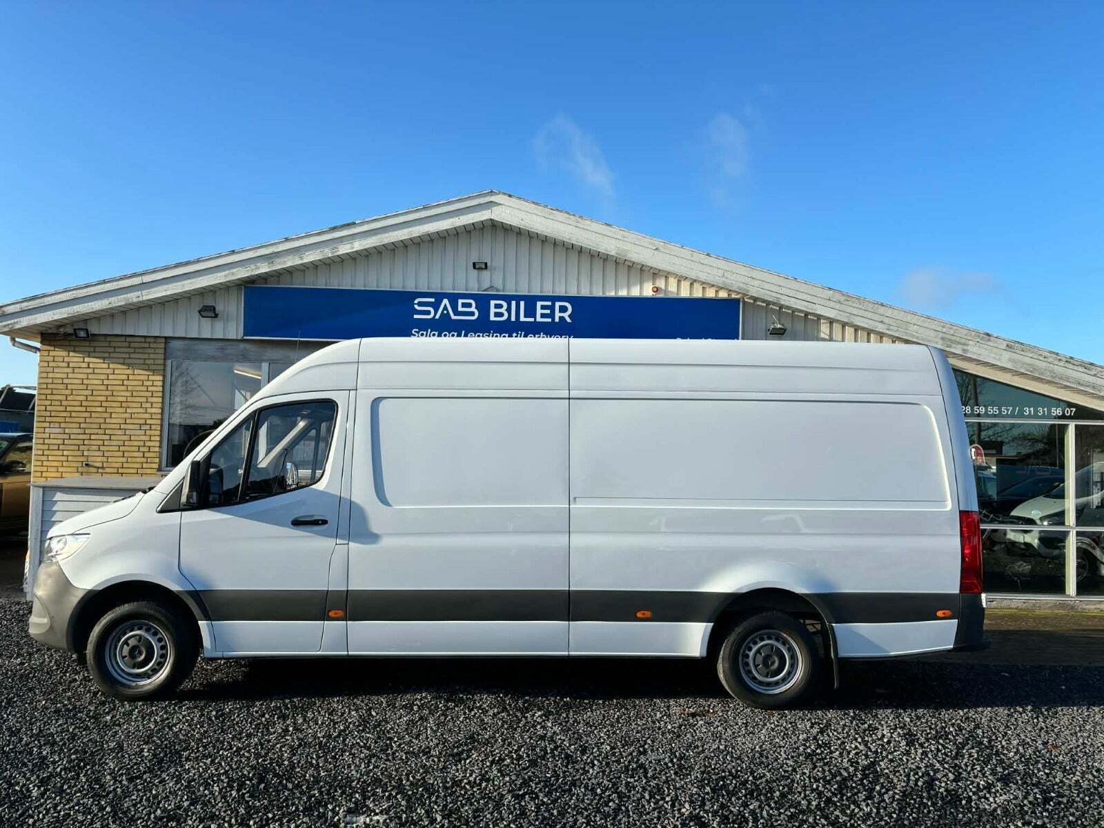 Hvid Mercedes Sprinter 317 fra 2024