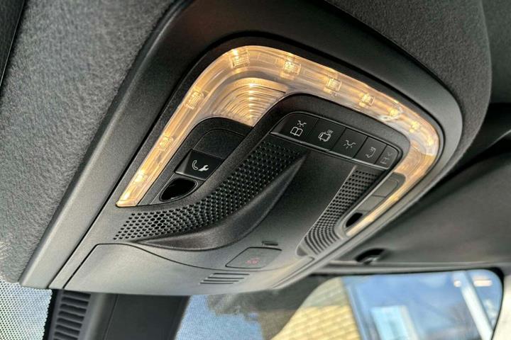 Hvid Mercedes Sprinter 317 fra 2024