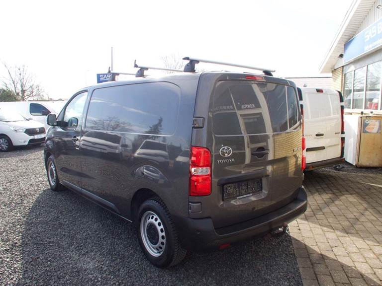 Toyota ProAce 2,0 D 120 Medium Base+