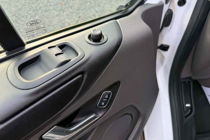 Hvid Ford Transit Custom 340L fra 2022