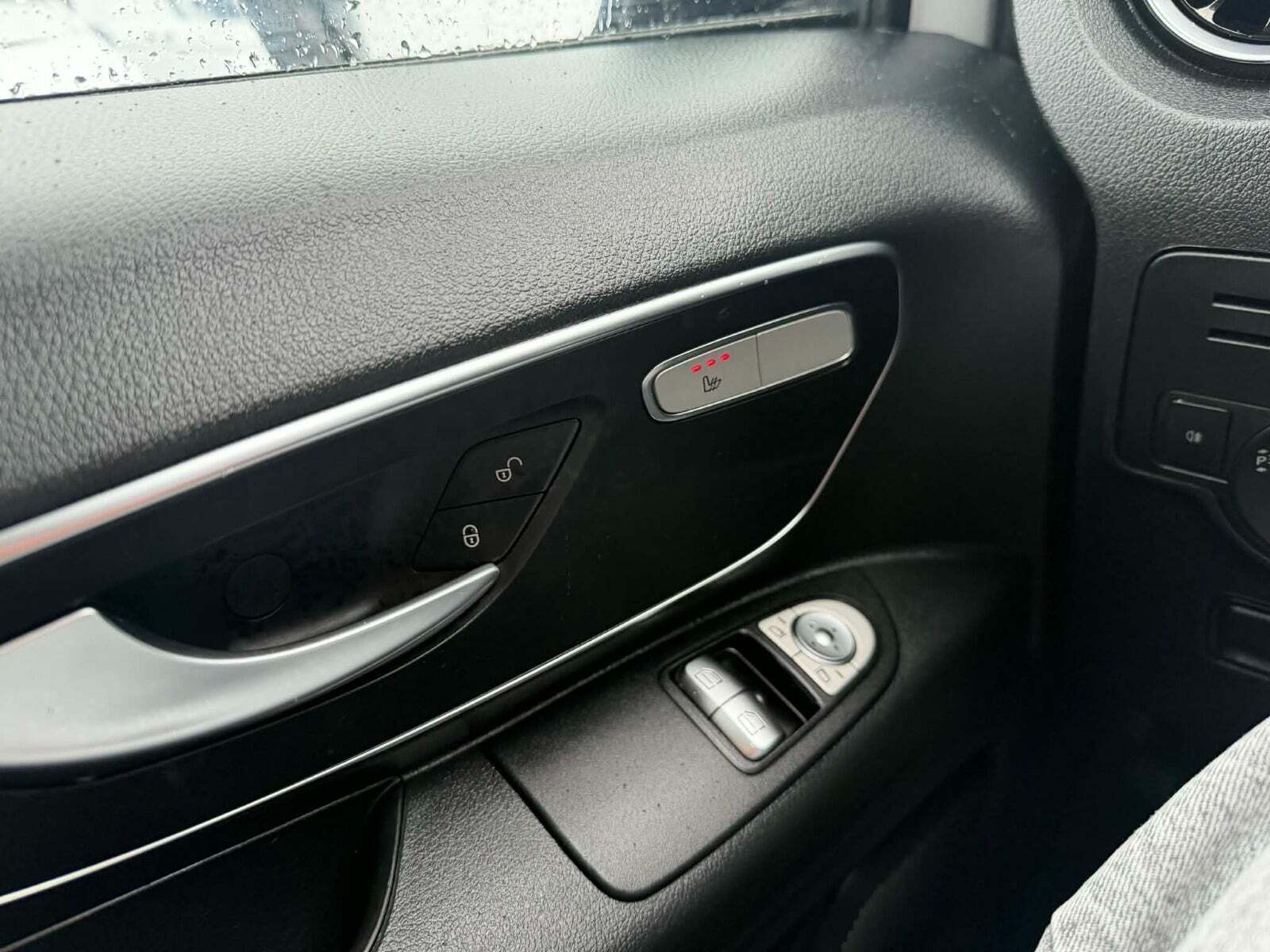 Hvid Mercedes Vito 114 fra 2024