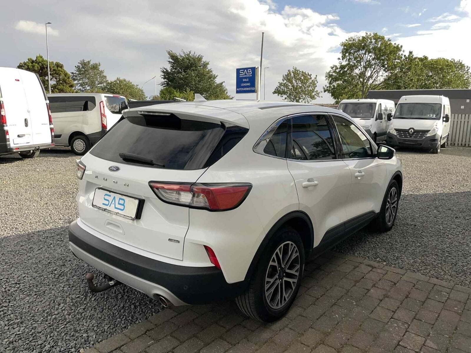 Hvid Ford Kuga fra 2021