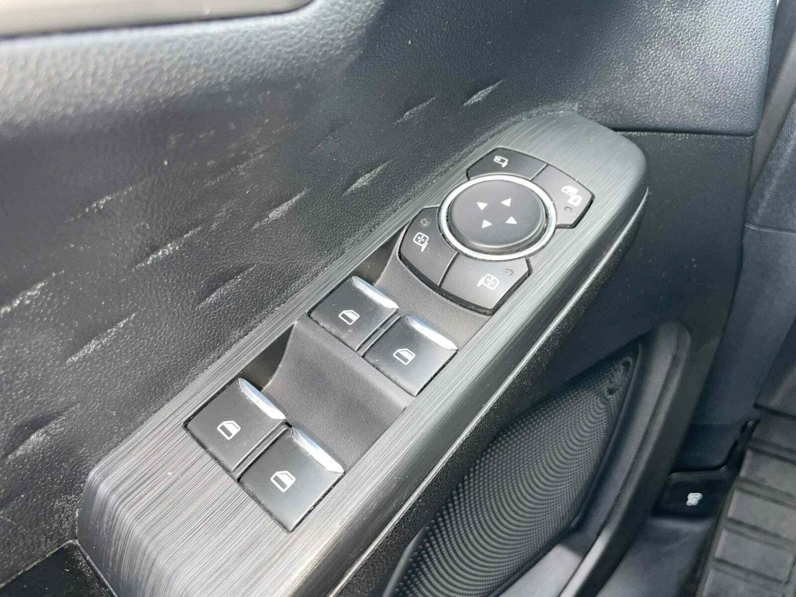 Hvid Ford Kuga fra 2021