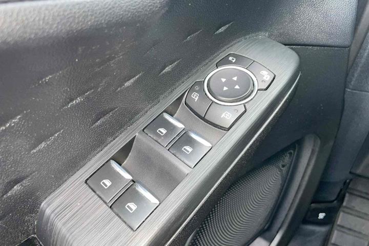 Hvid Ford Kuga fra 2021