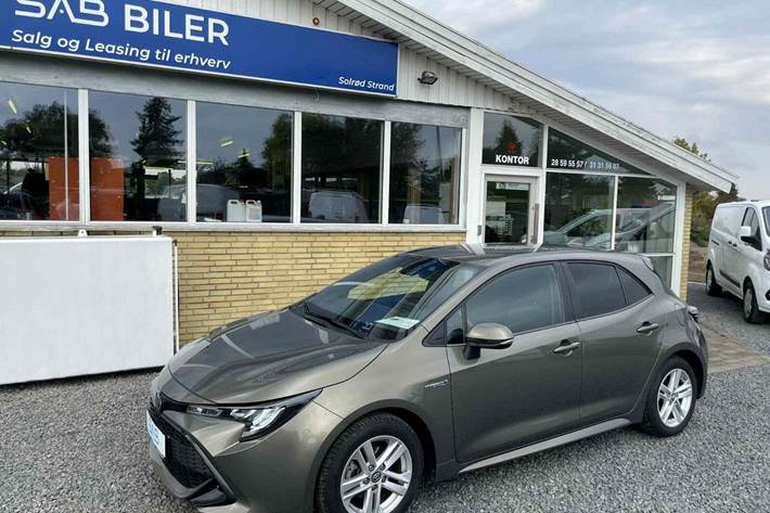 Bronze Toyota Corolla fra 2020 set udefra