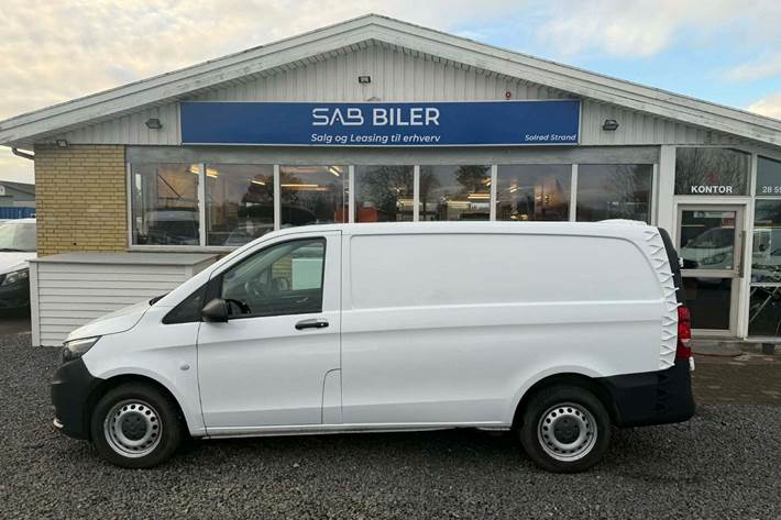 Hvid Mercedes Vito 114 fra 2019
