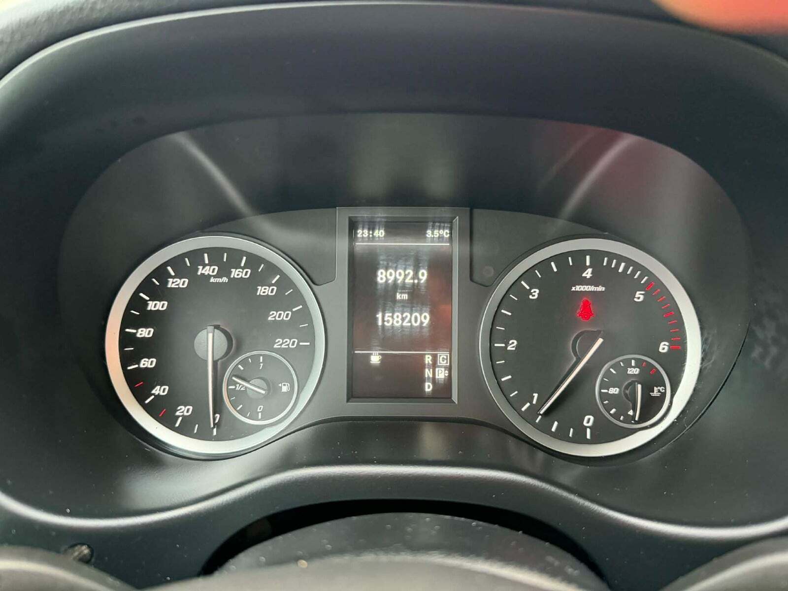 Hvid Mercedes Vito 114 fra 2019