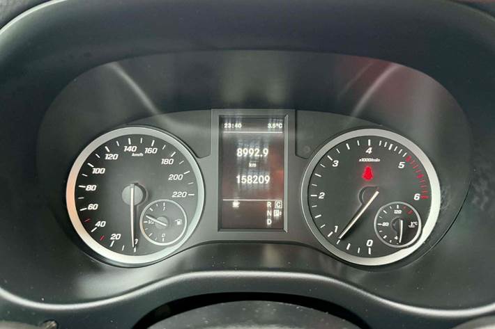 Hvid Mercedes Vito 114 fra 2019