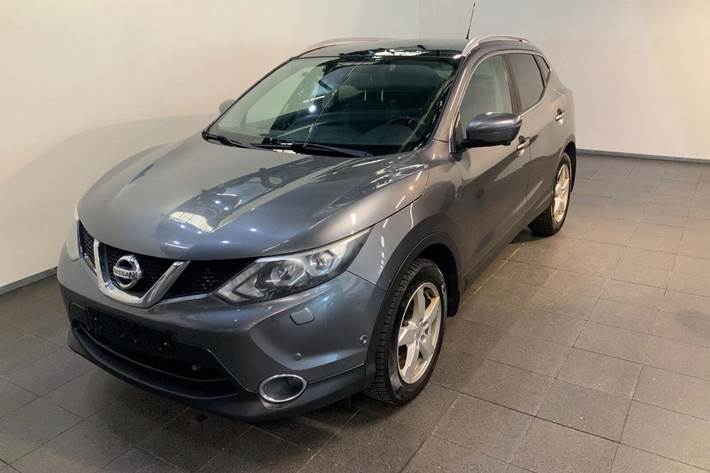 Grå Nissan Qashqai fra 2014 set udefra
