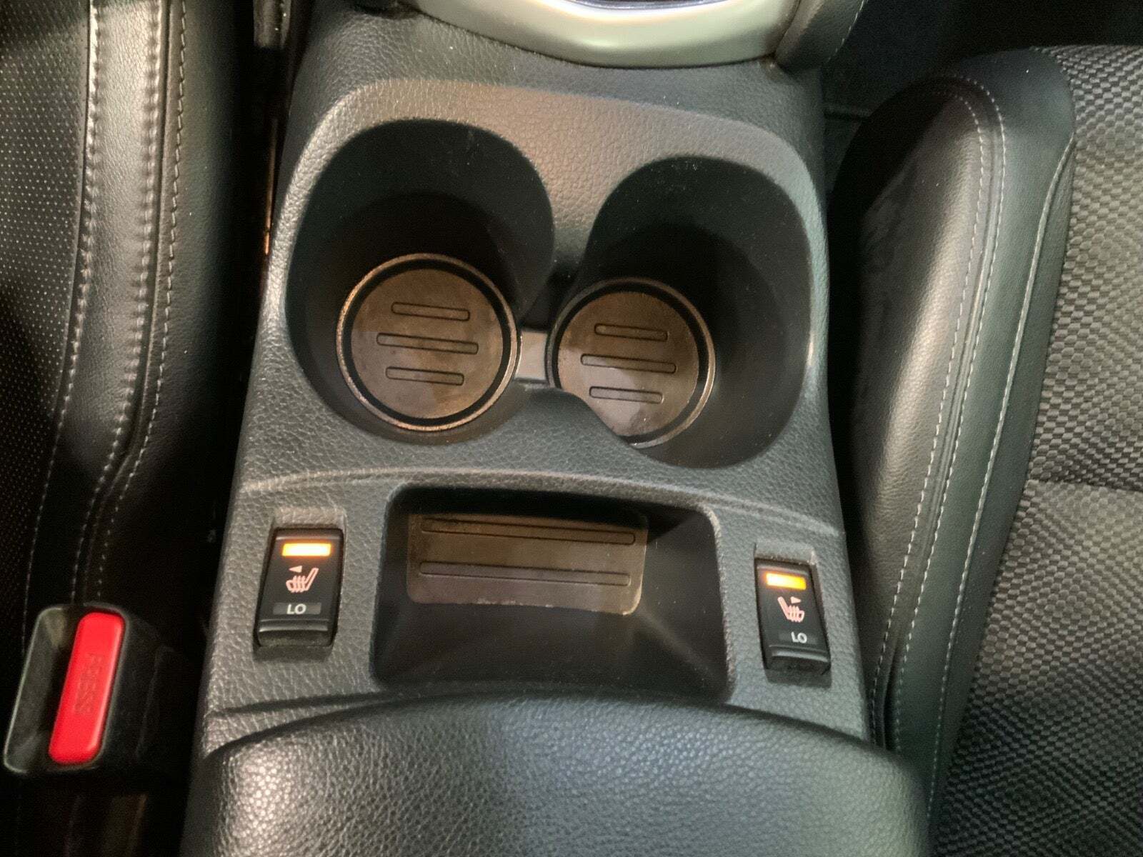 Grå Nissan Qashqai fra 2014