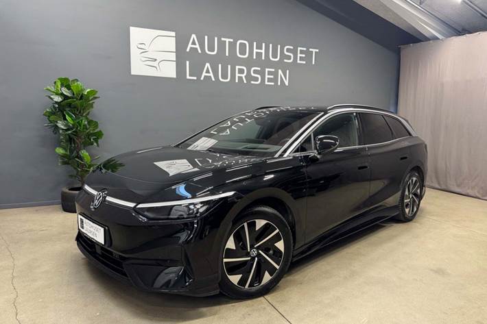 Sort VW ID.7 fra 2025 set udefra