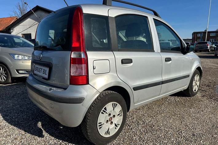 Sølv Fiat Panda fra 2010