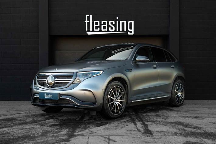 Grå Mercedes EQC400 fra 2020 set udefra