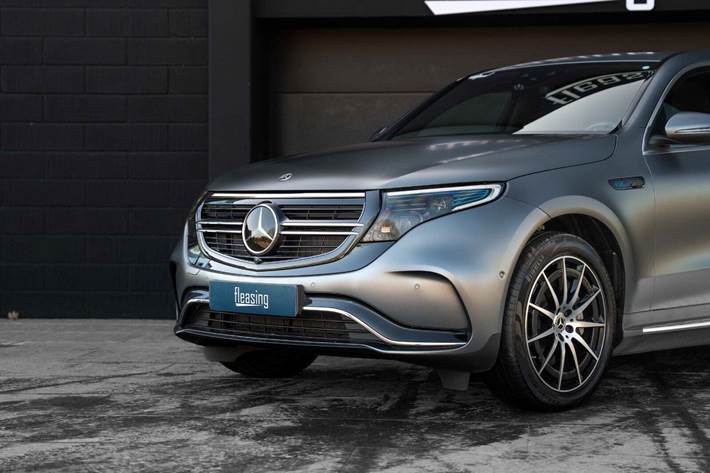 Grå Mercedes EQC400 fra 2020