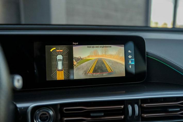 Grå Mercedes EQC400 fra 2020