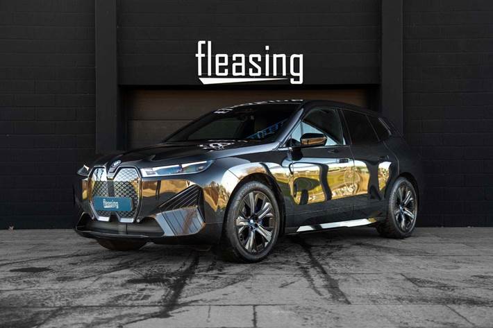 Sort BMW iX fra 2022 set udefra